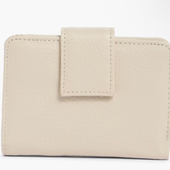 None Handbags - NWOT Nordstrom Genuine leather Bifold Snap Closure Wallet Card Holder Cream
